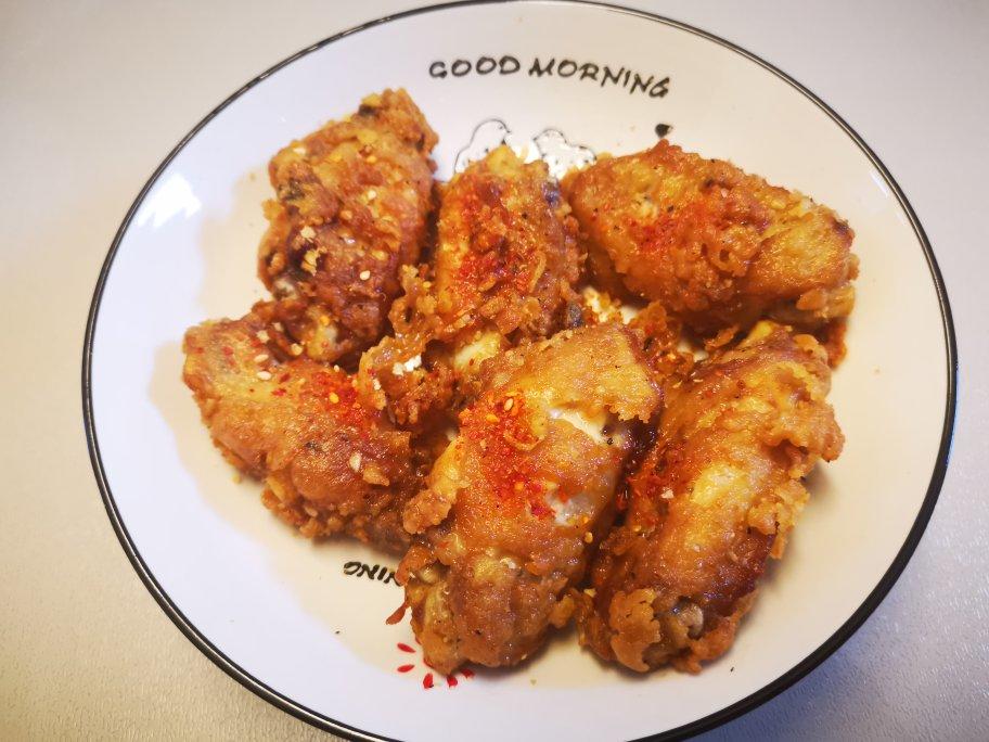 💥不油不腻的蒜香炸鸡翅❗巨好吃到舔手指，外酥里嫩到跺脚。
