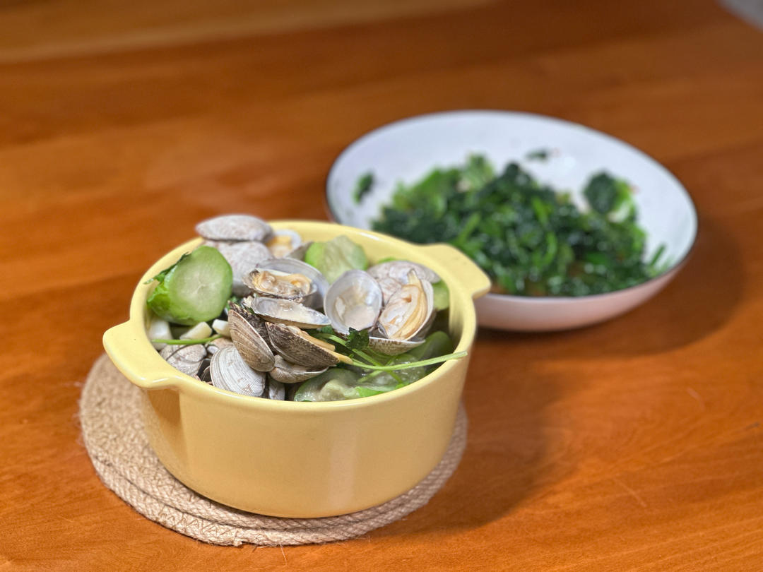 鲜掉眉毛的丝瓜炒花蛤，汤汁拌饭也是超级无敌！！