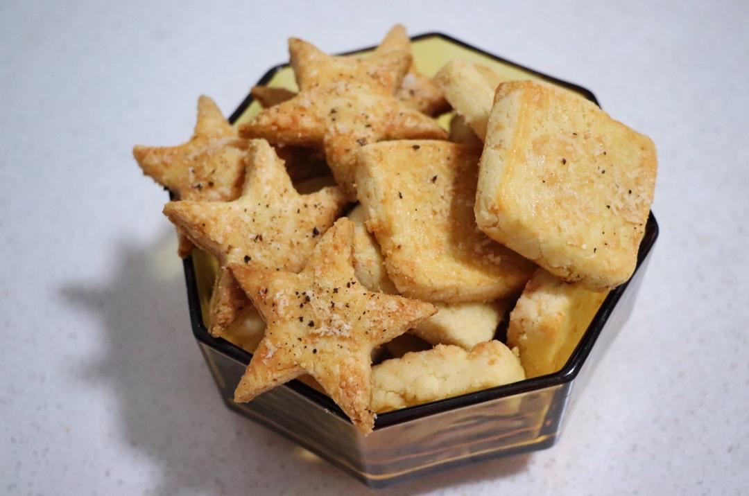 手制咸香芝士饼干
