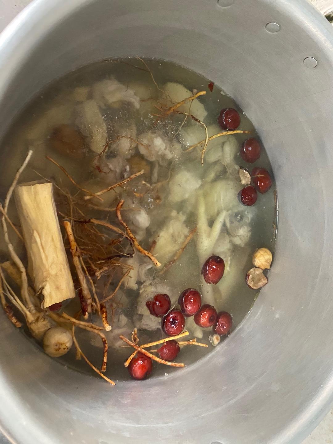 五指毛桃煲鸡汤