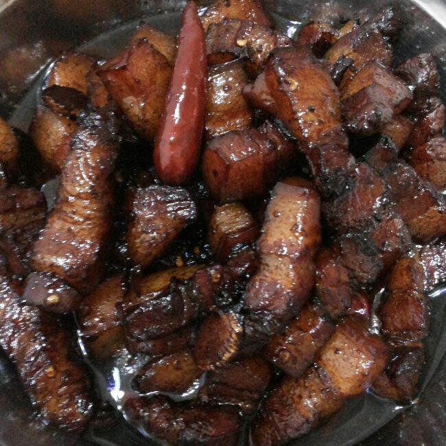 吃着碗里望着锅里的红烧肉