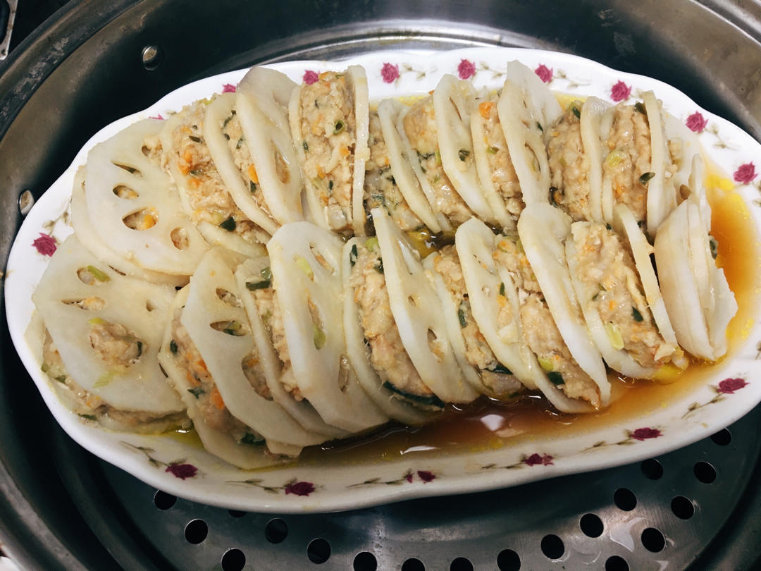 厨师长教你：“藕片蒸肉”的家常做法，口味清淡不辣，秋季良菜
