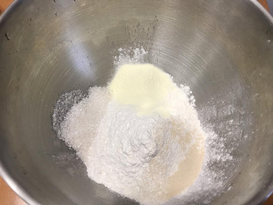 纯奶手撕吐司的做法 步骤1