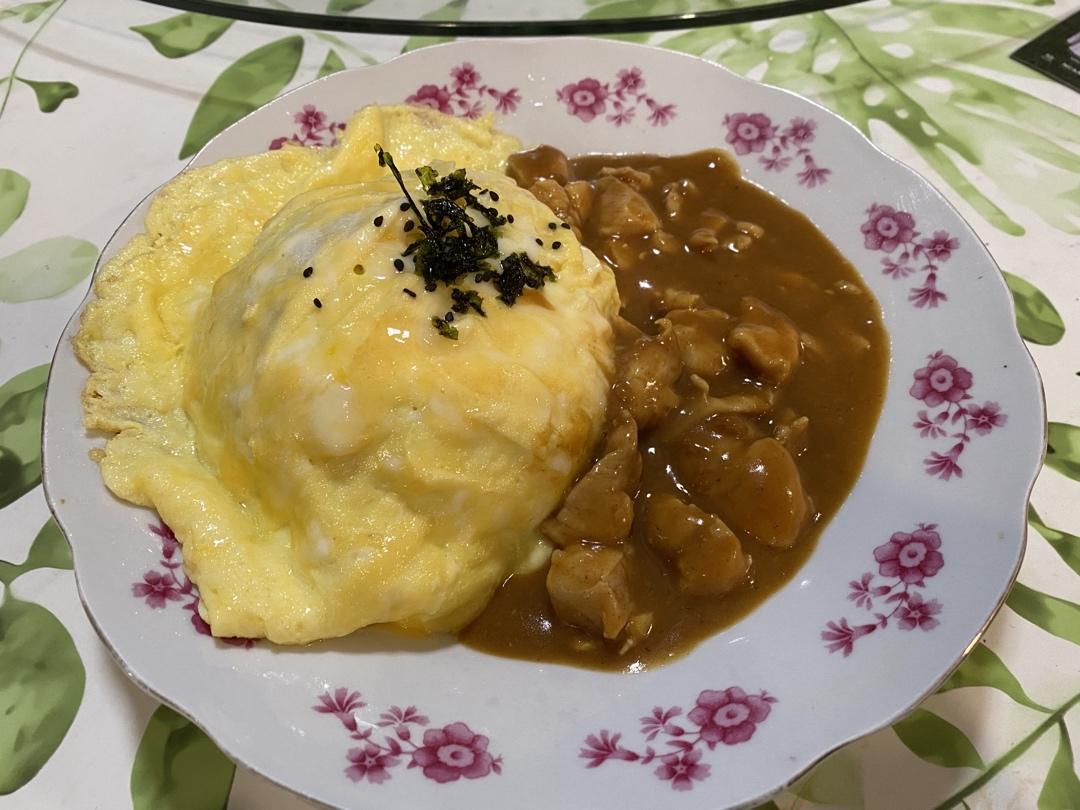 裙子咖喱蛋包饭