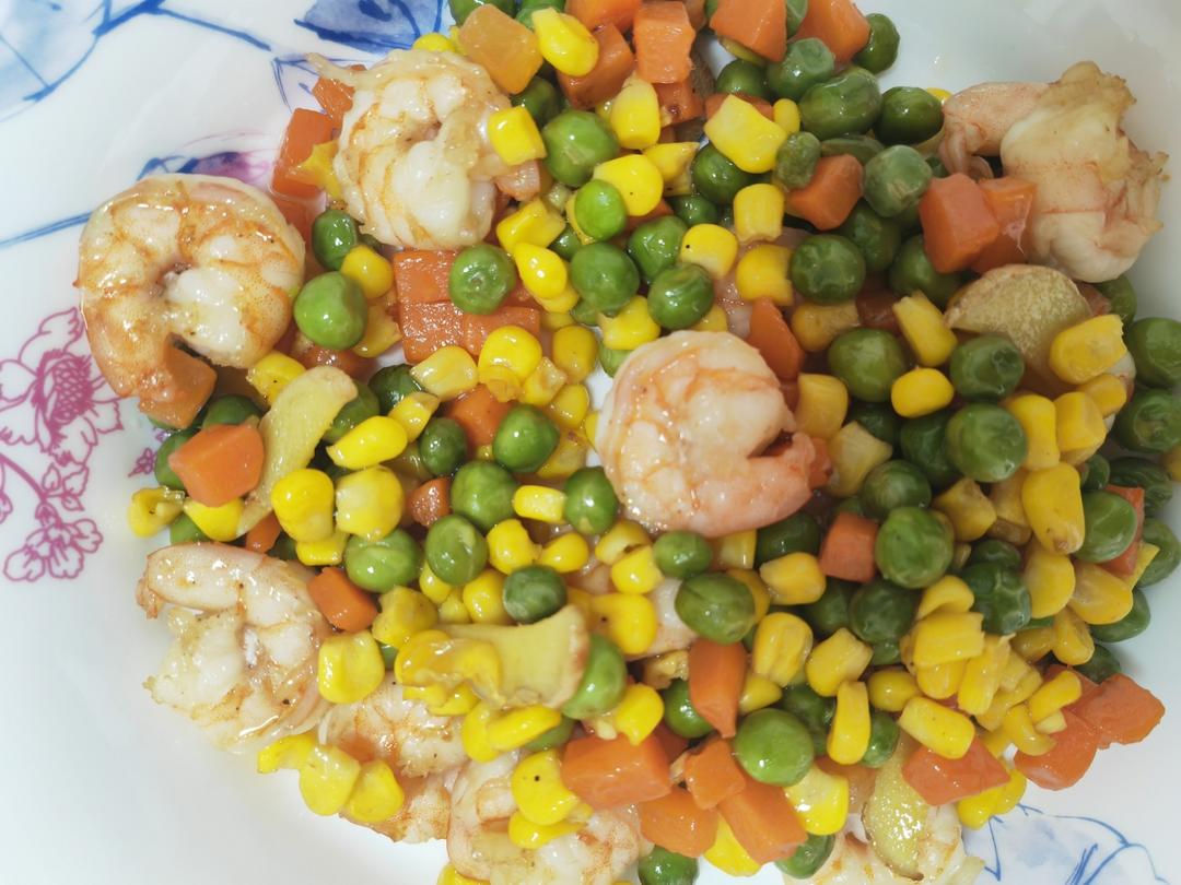 青豆，胡萝卜，玉米炒虾仁。