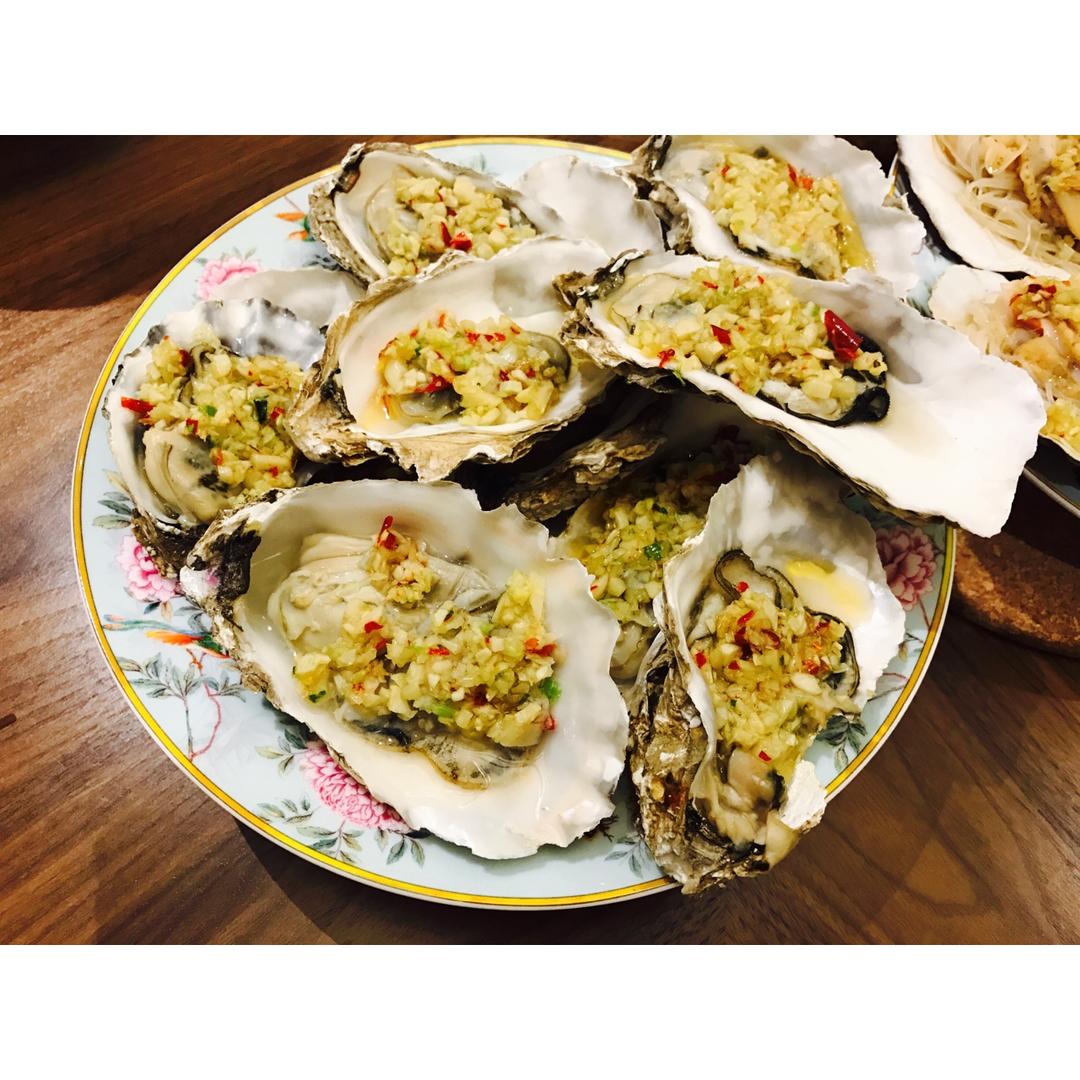 烤生蚝 生蚝好吃关键是蒜茸做得好