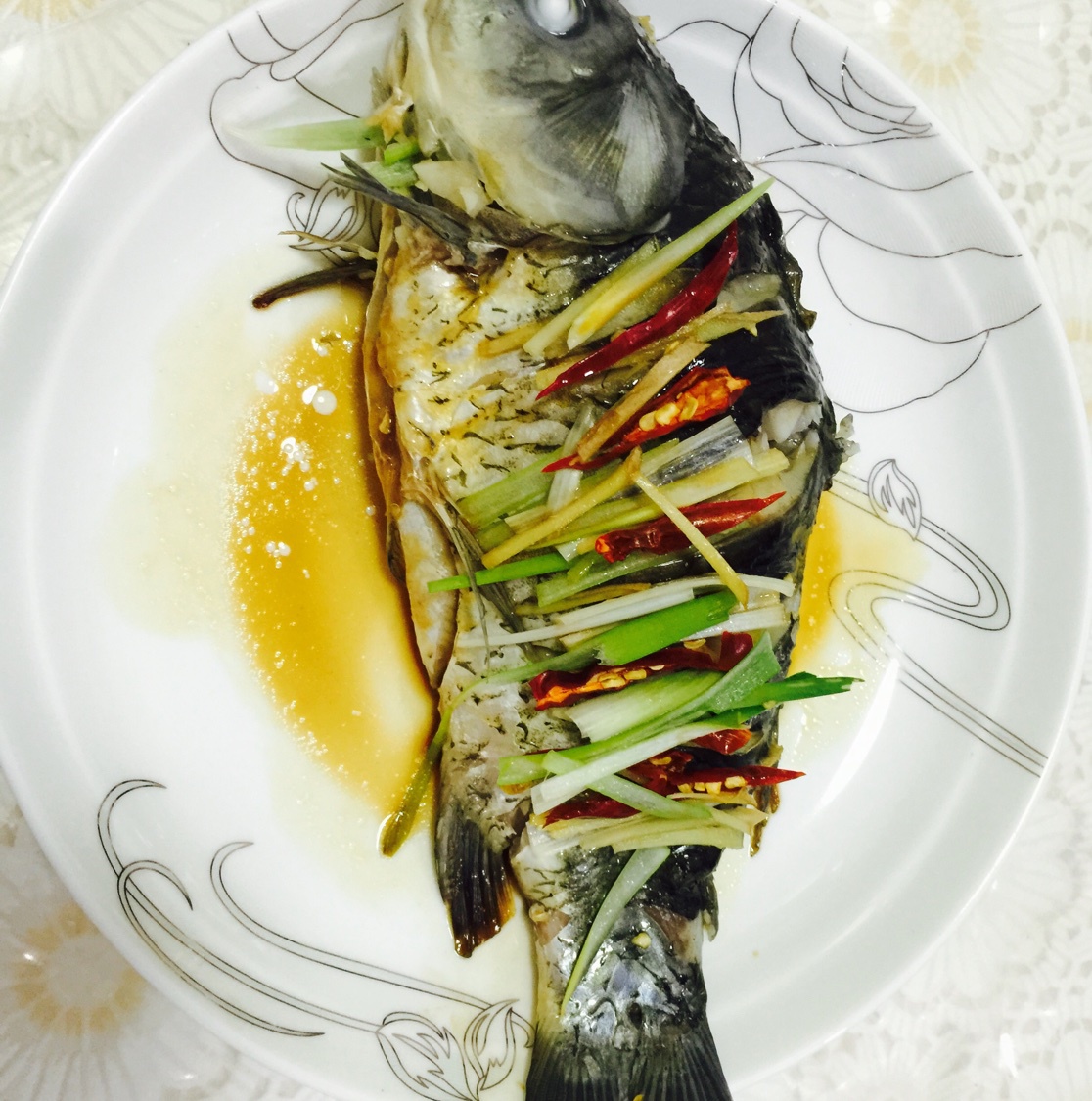 根蜉蝣做的清蒸鲫鱼