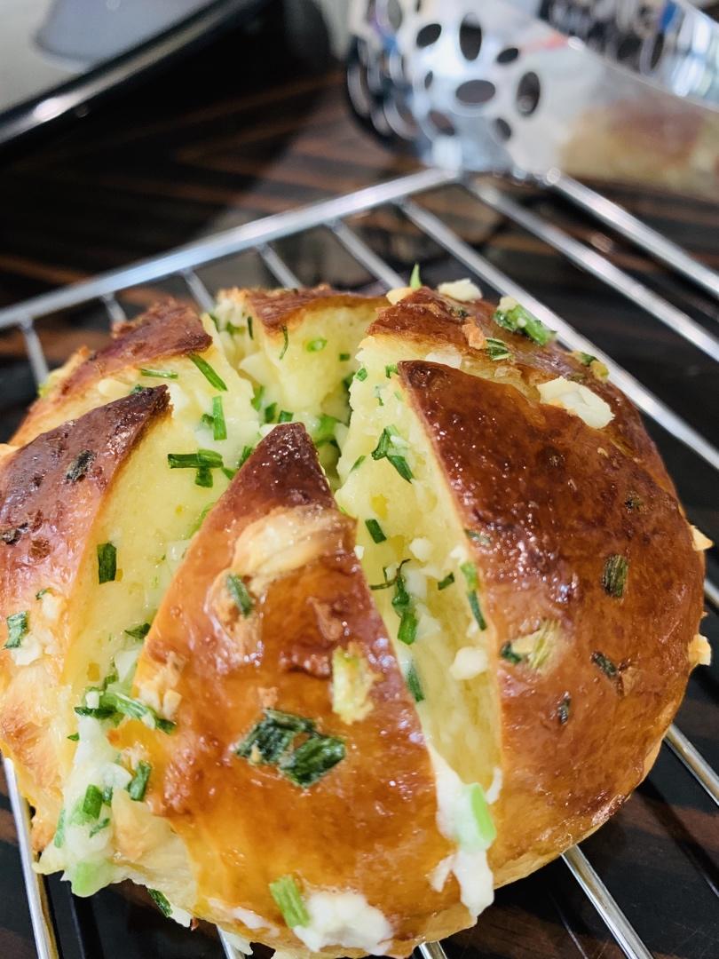 一款从韩国红到全世界的蒜香奶酪包