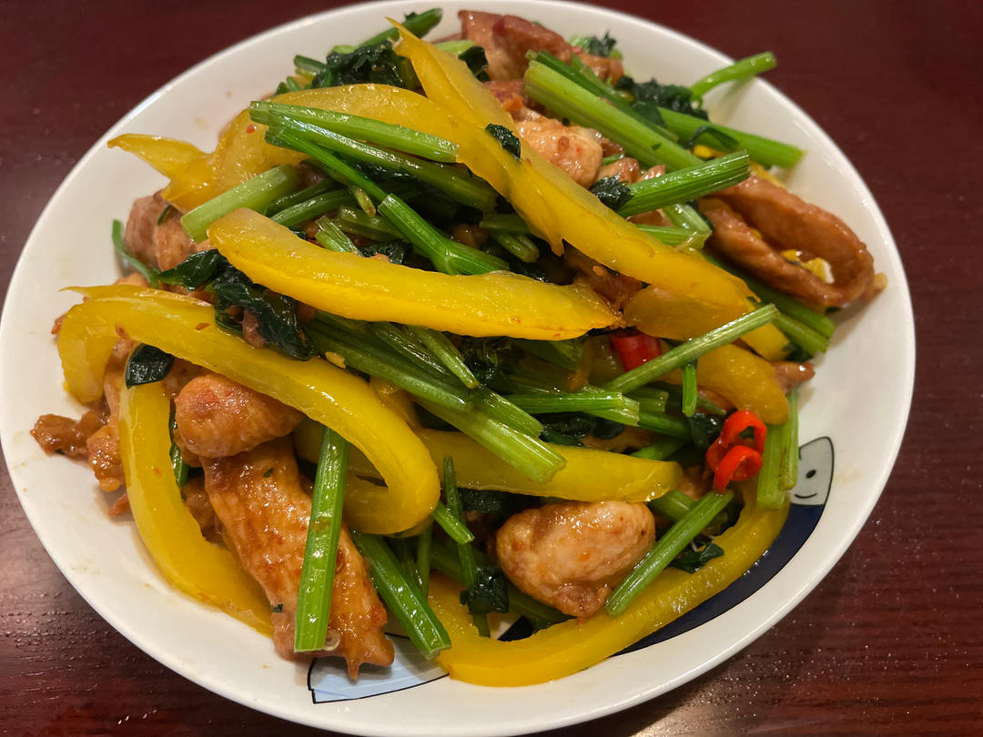 「鸡胸肉新吃法」孜然芹菜彩椒炒鸡胸肉