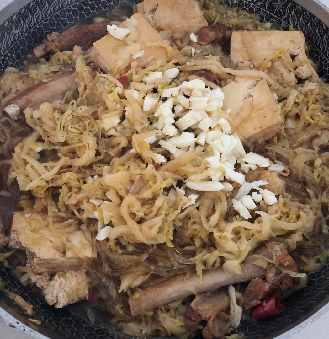 排骨炖酸菜