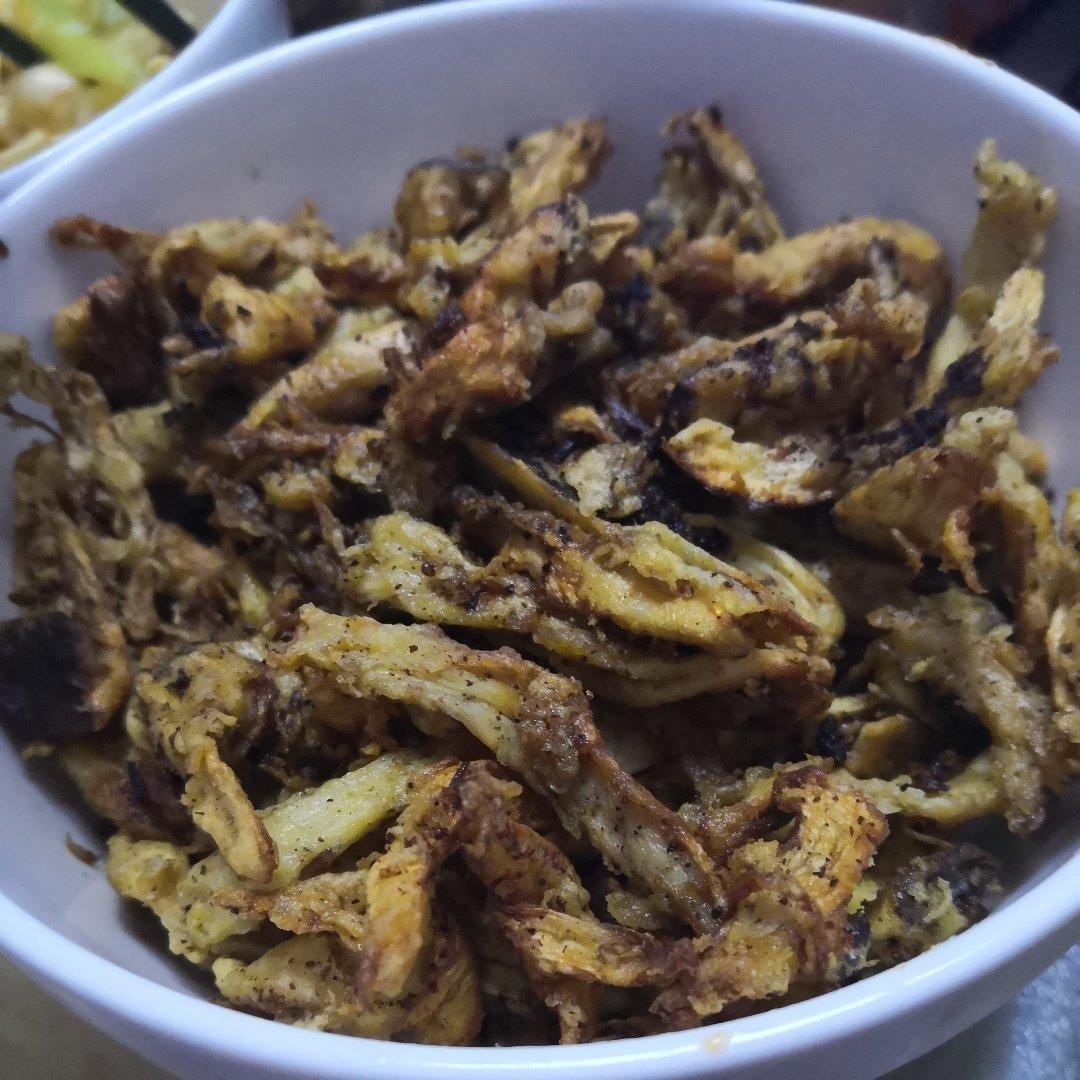 干炸蘑菇最家常做法 外酥里嫩鲜香可口 撒上椒盐竟然能吃出肉味