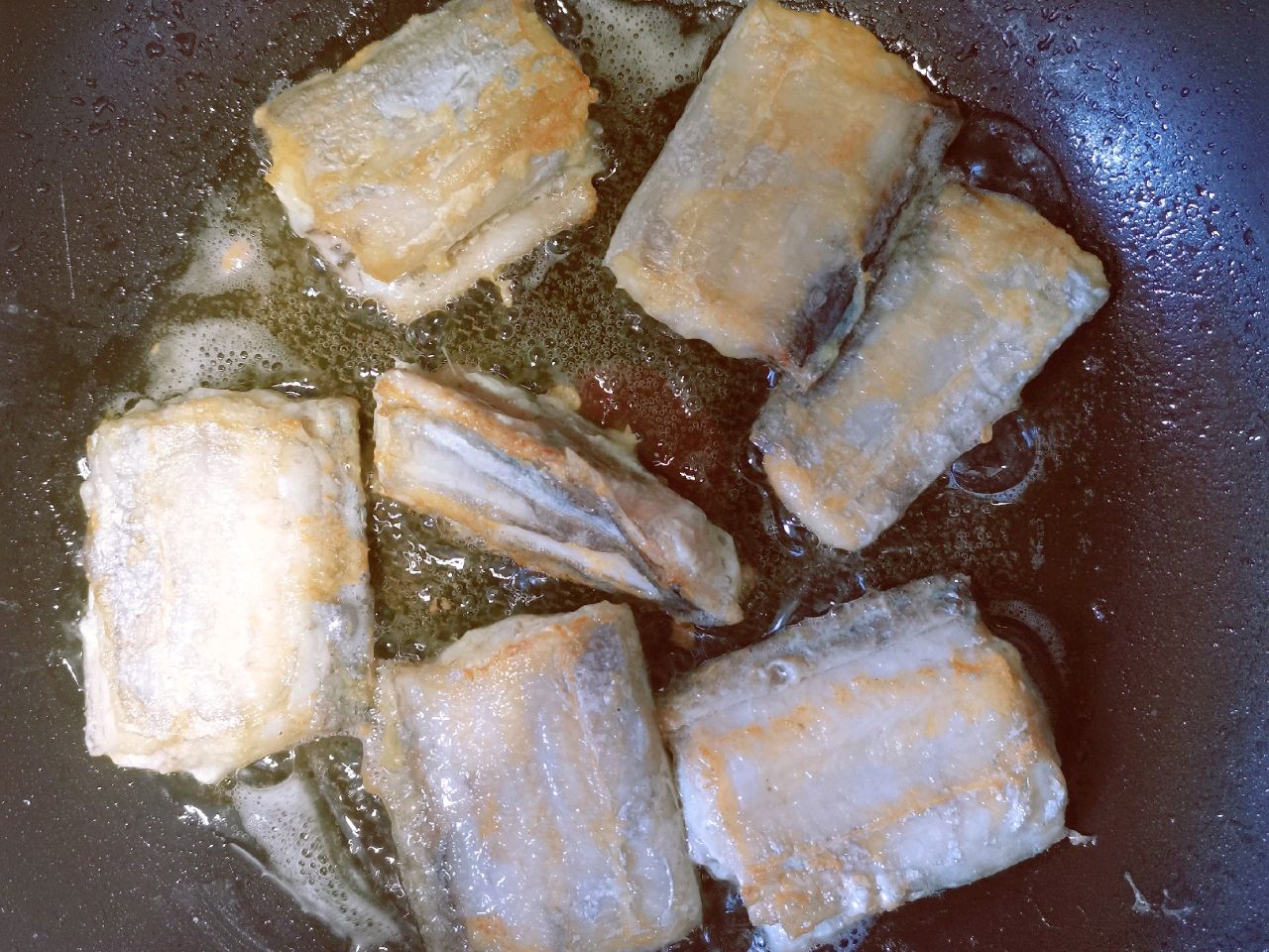 萝卜丝烧带鱼的做法 步骤3