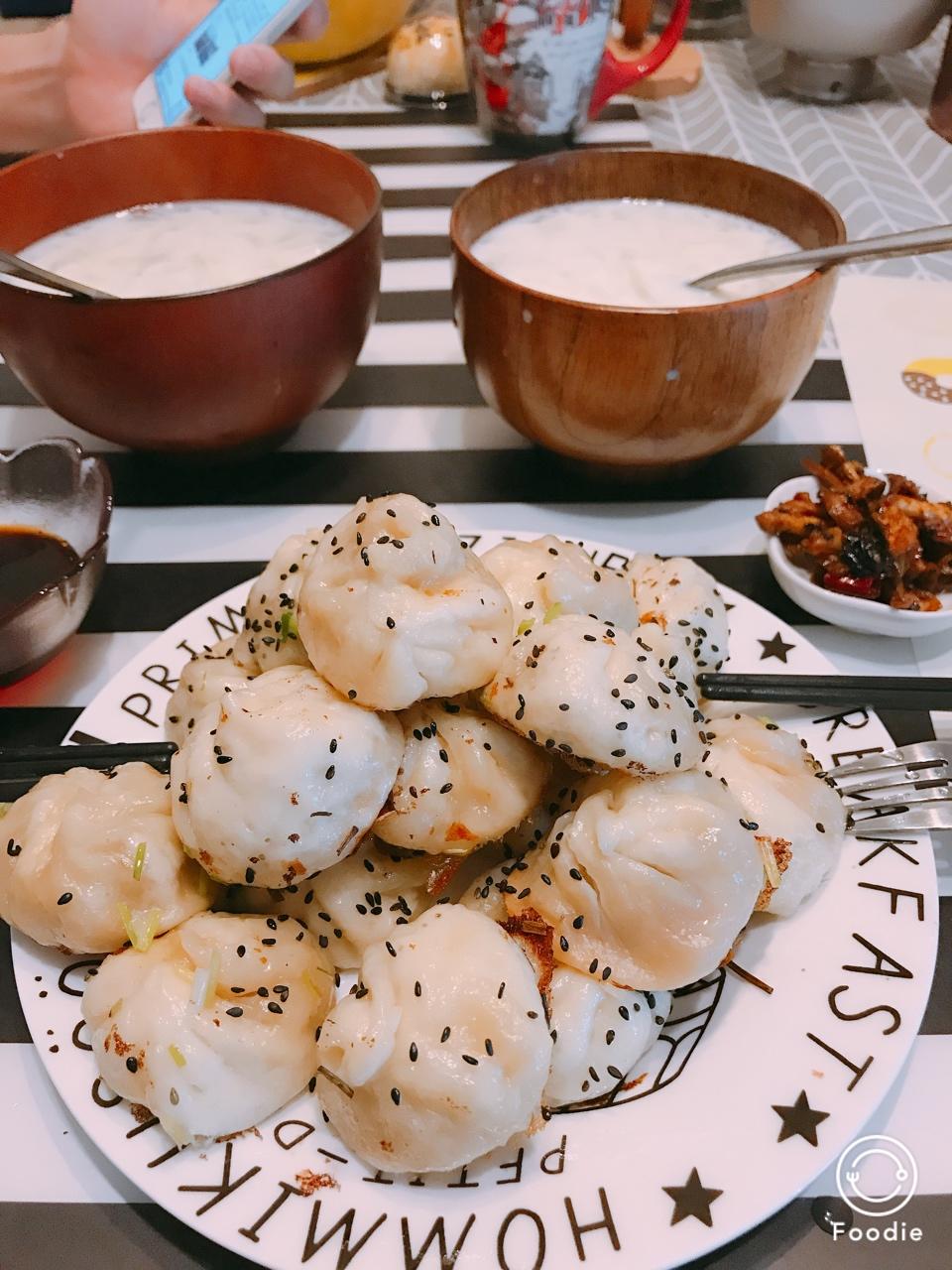 咸蛋黄鲜肉生煎包