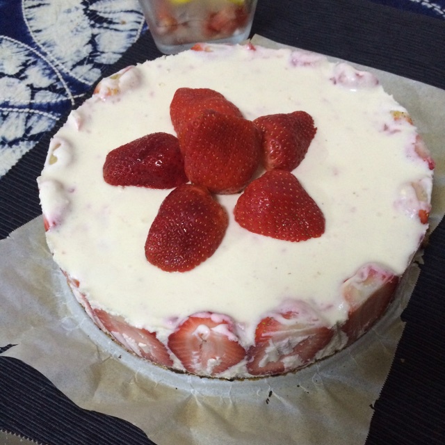 草莓果粒冻芝士蛋糕