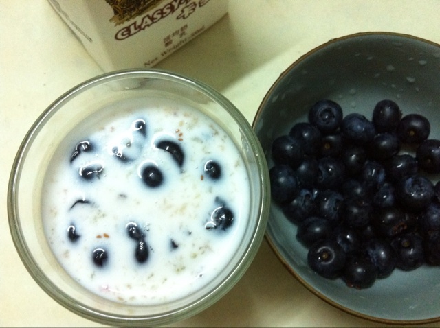 蓝莓酸奶