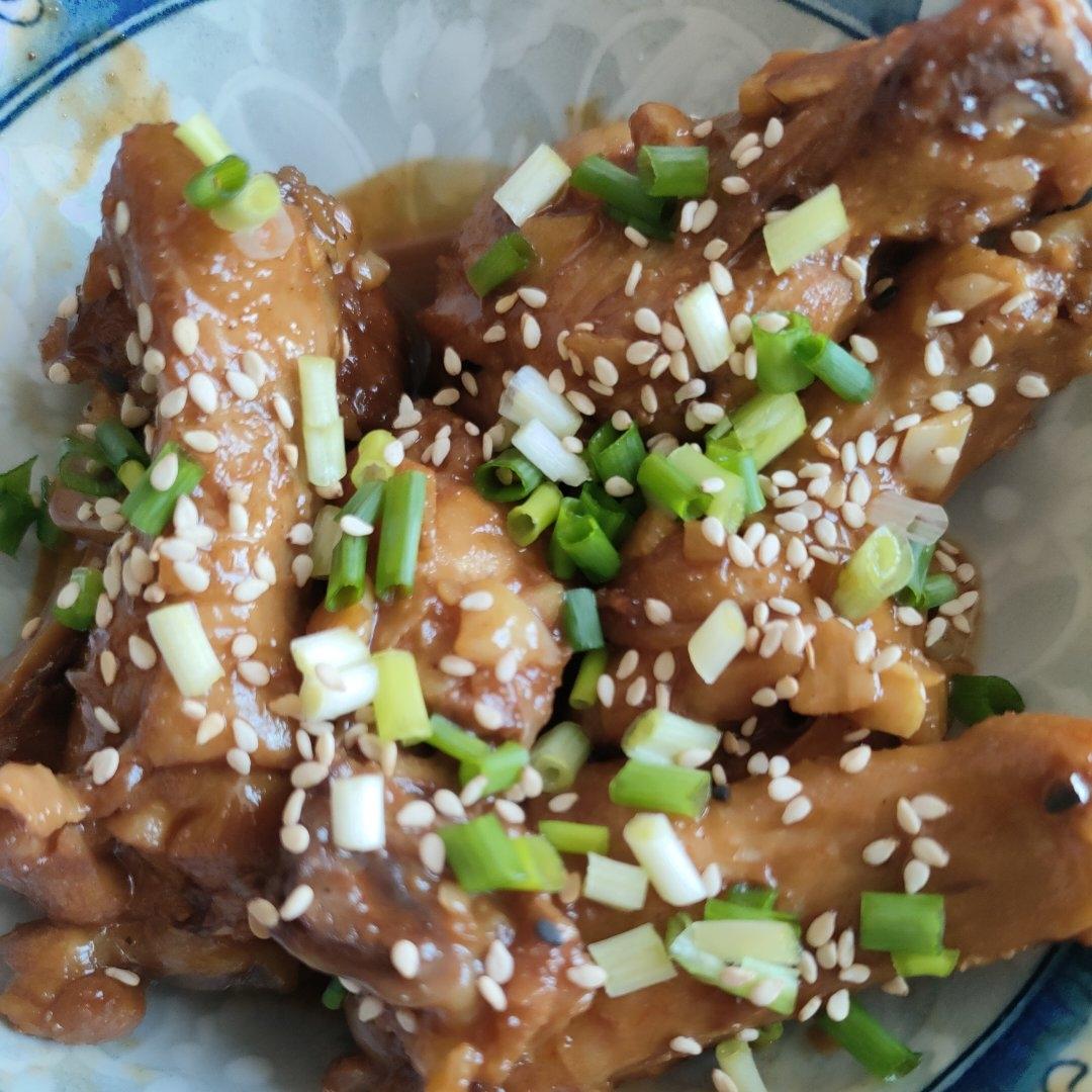 好吃到舔手指的「蒜香蜜汁鸡翅根」👍