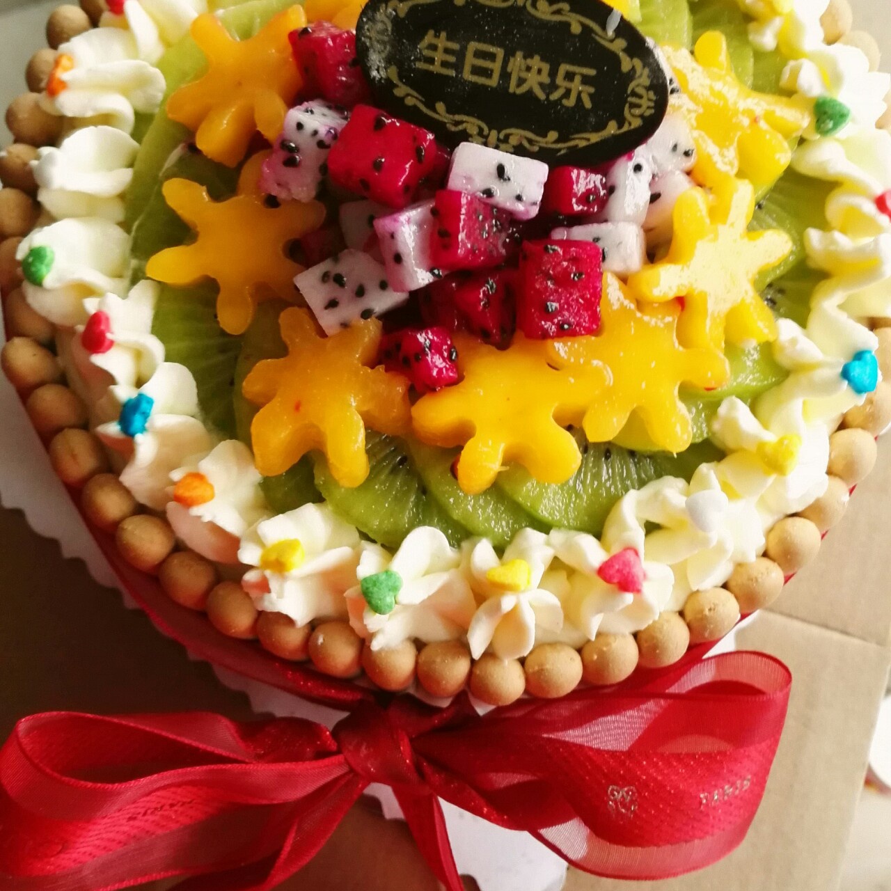 奶油水果装饰蛋糕