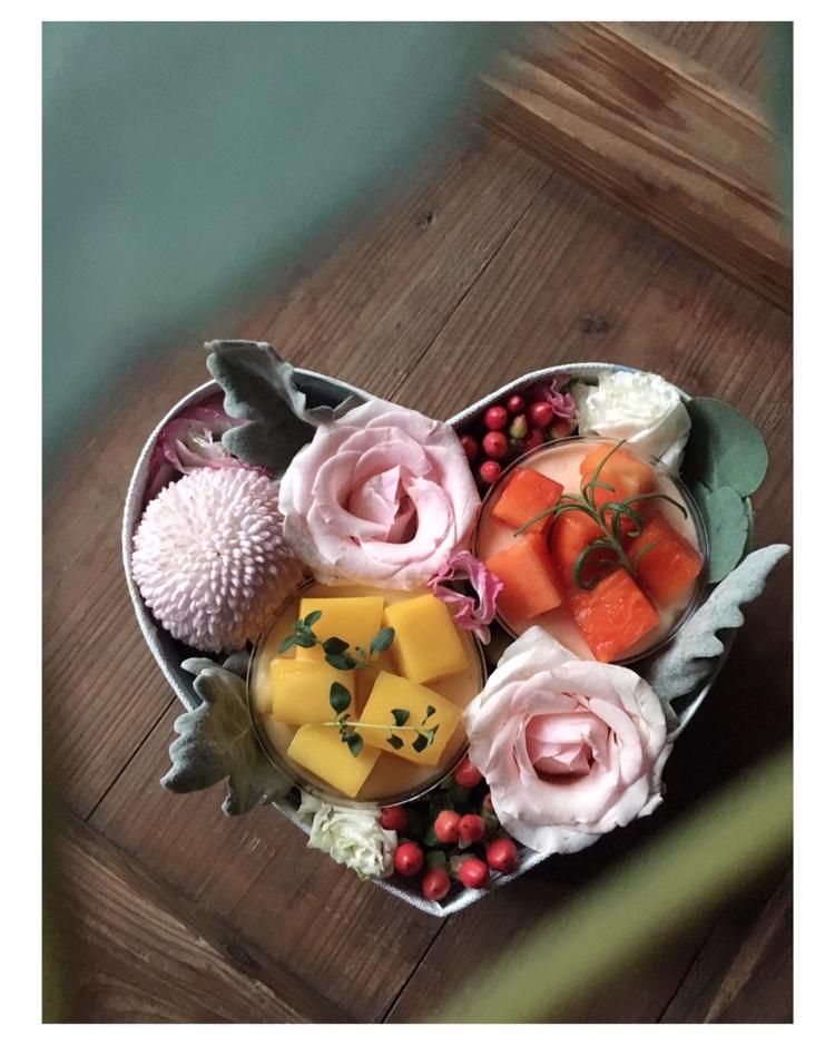 "杯壁"的草莓芒果慕斯