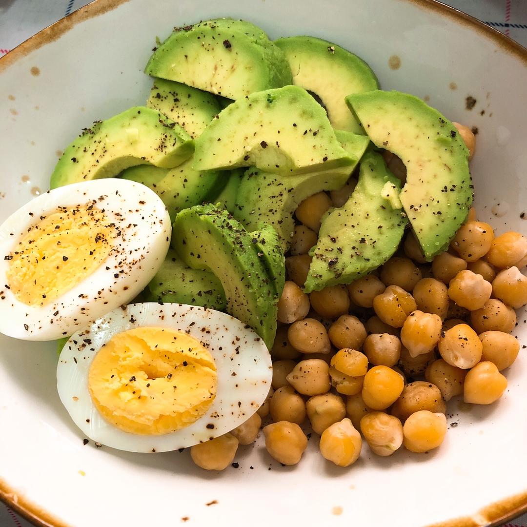 早餐之牛油果鸡蛋沙拉