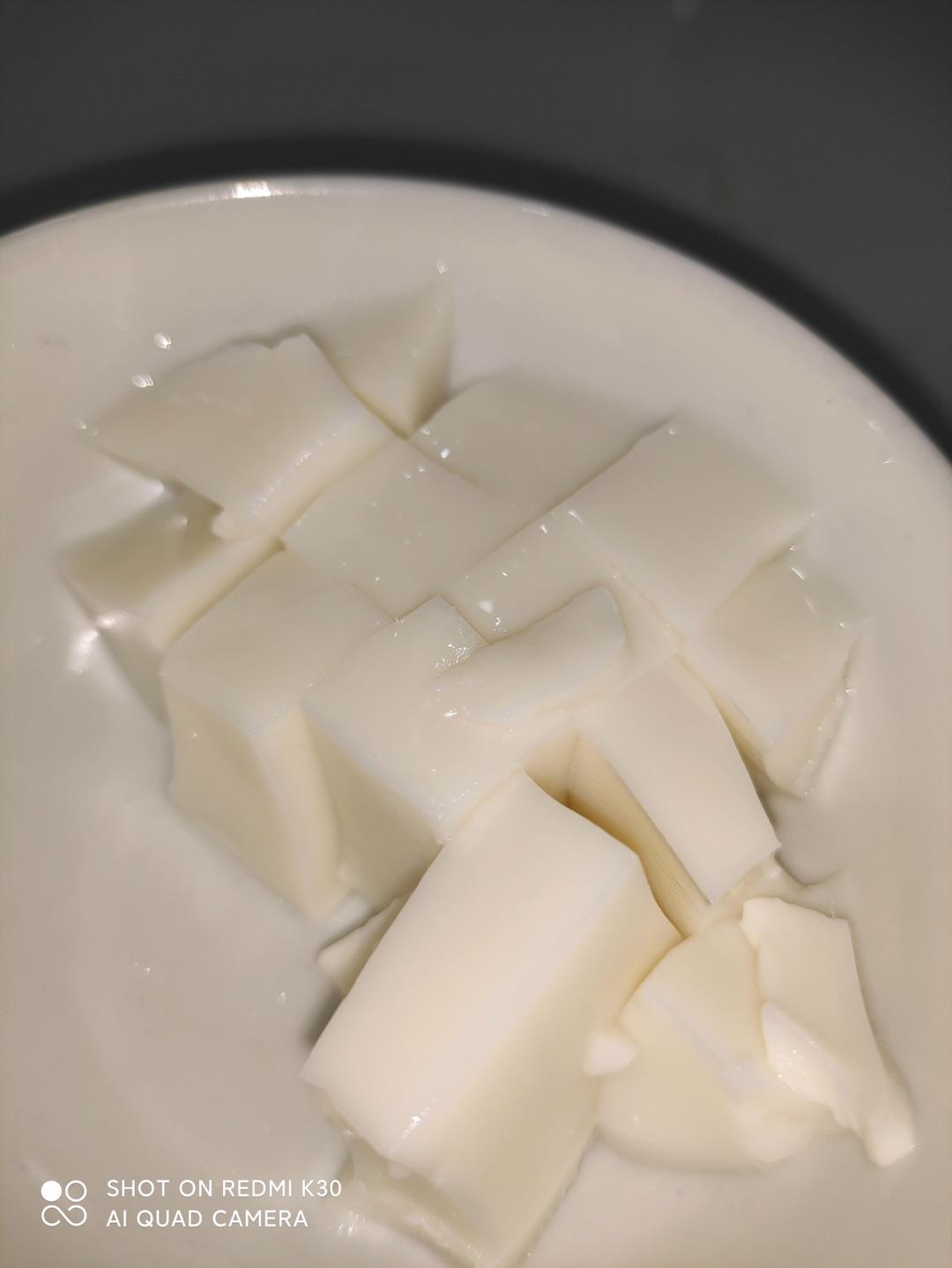 粒粒芒果椰汁冻糕