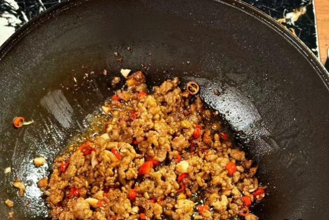 梅干菜炒毛豆的做法 步骤8