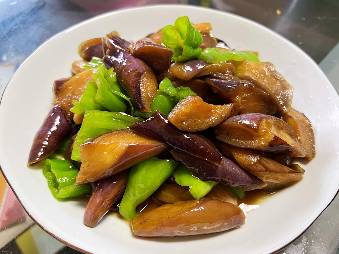 红烧茄子（佐西红柿尖椒）
