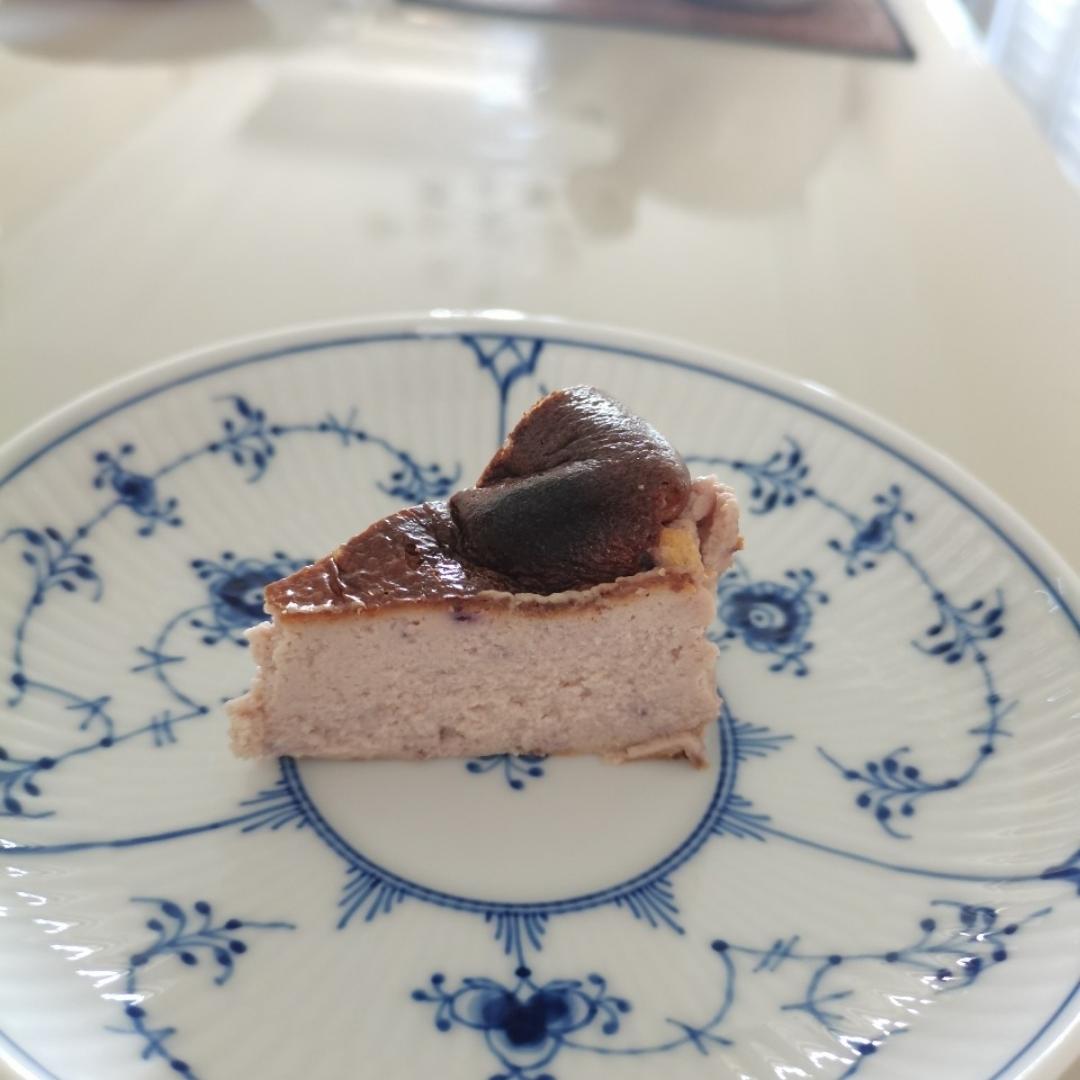 混合莓果巴斯克蛋糕