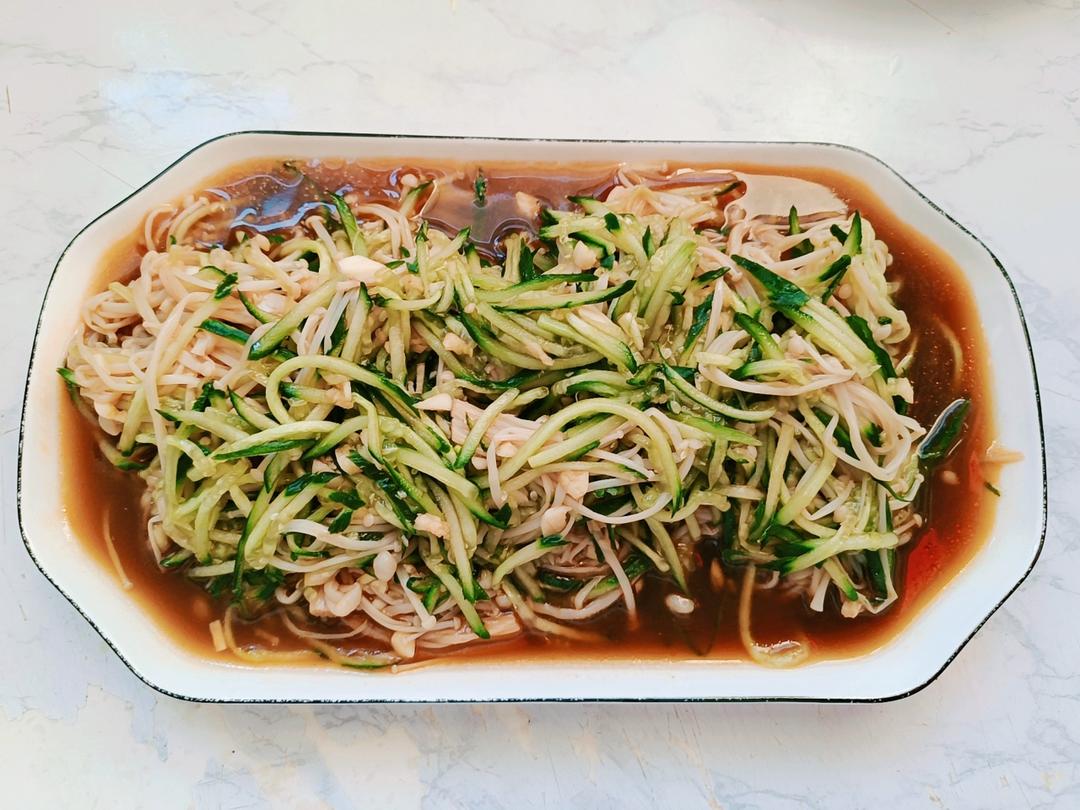 超简单黄瓜拌金针菇