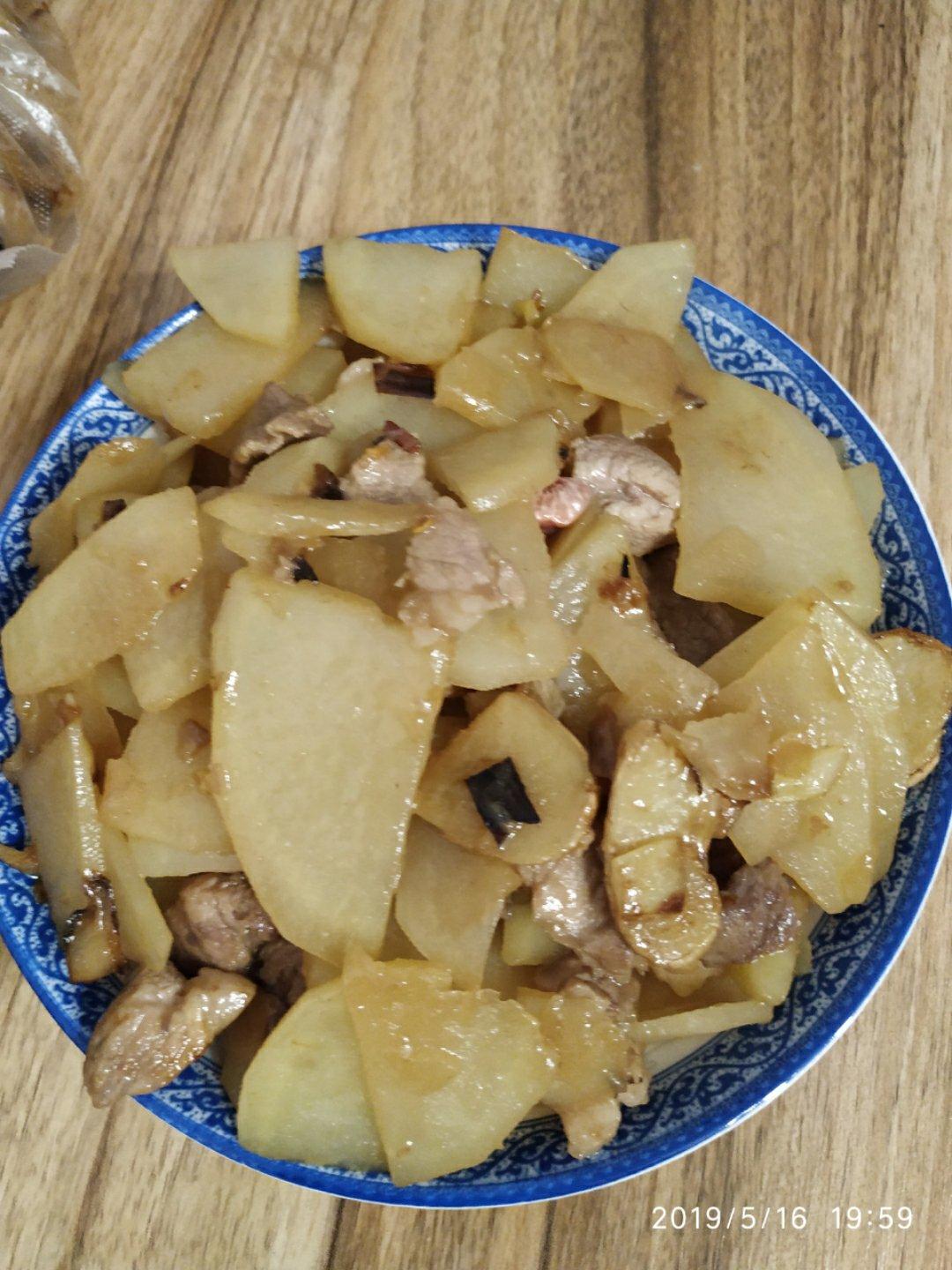 青椒土豆片炒肉