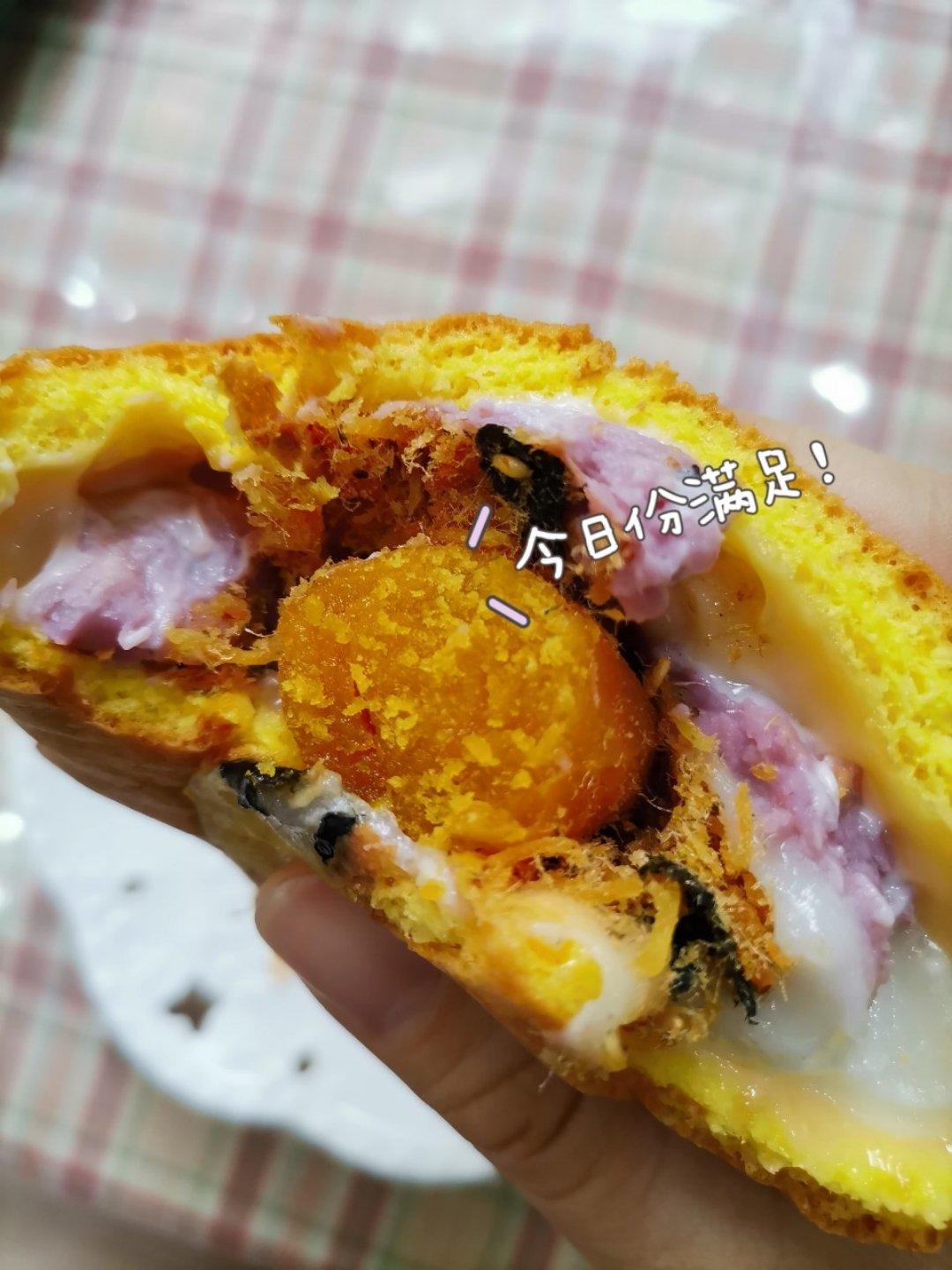 料多多的虎皮卷的新做法，软糯的紫米，拉丝的麻薯，令人无法拒绝的美食