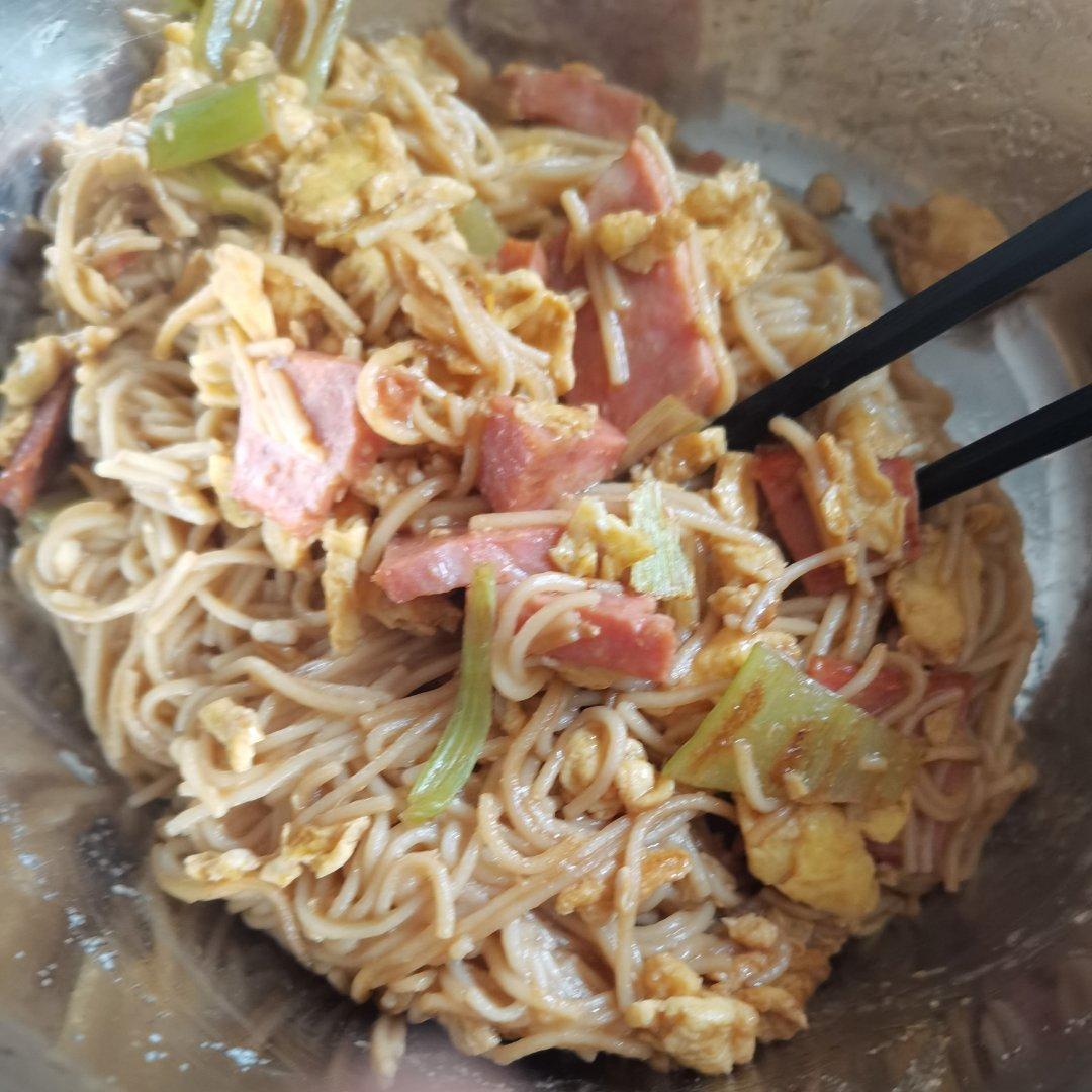 辣椒鸡蛋炒面