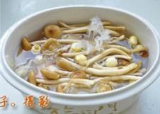 白莲茶树菇乳鸽汤的做法 步骤4