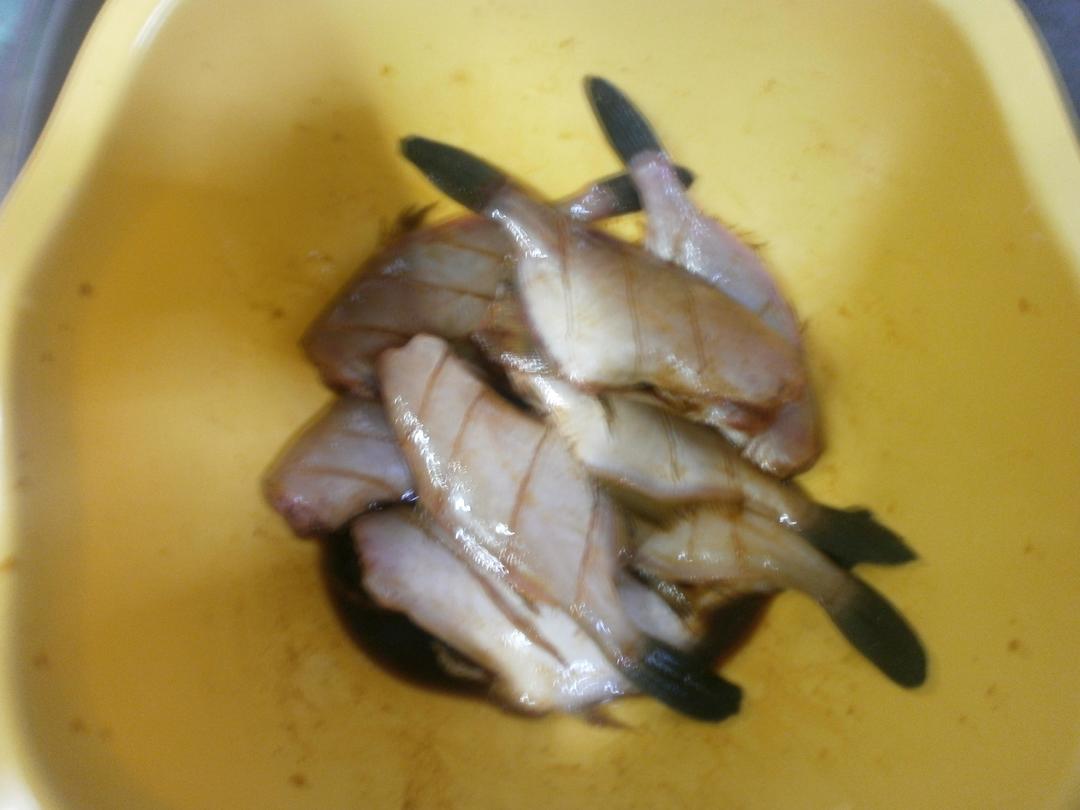 家常炖扒皮鱼的做法 步骤1