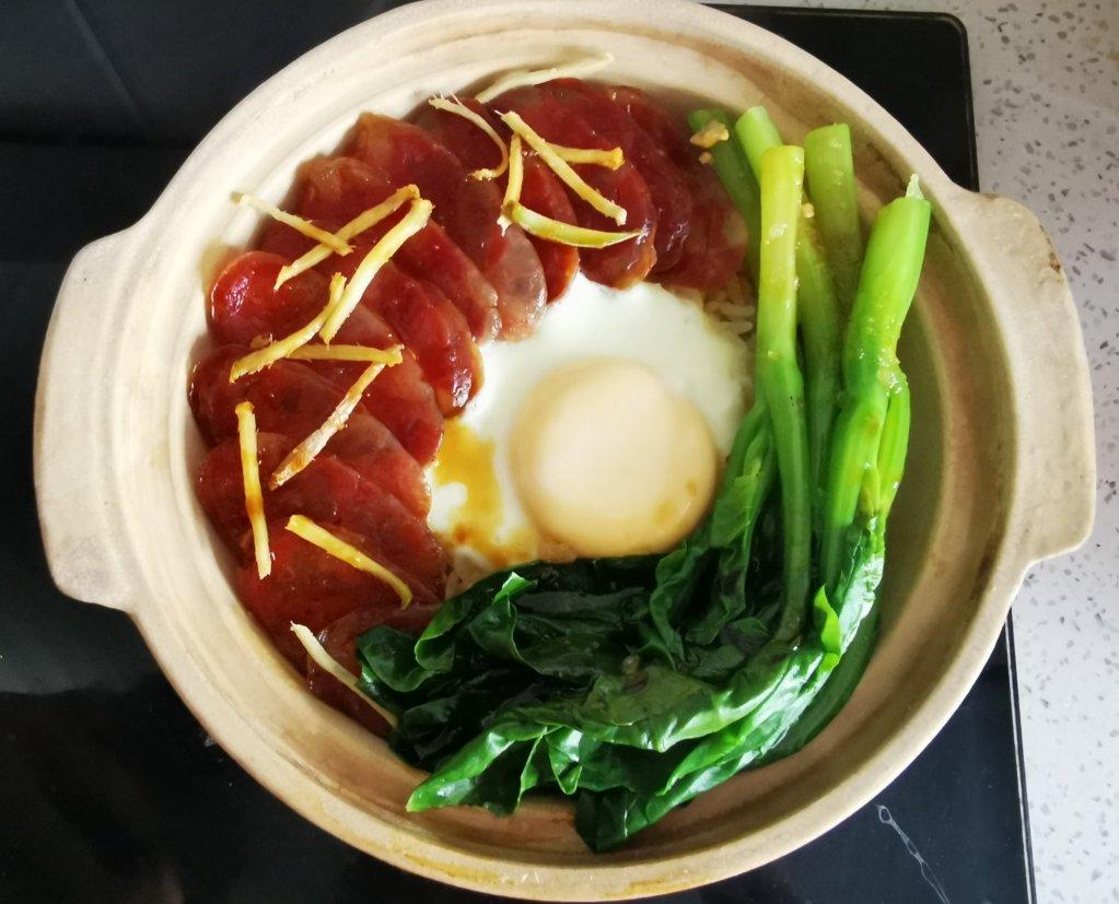 广式腊味煲仔饭