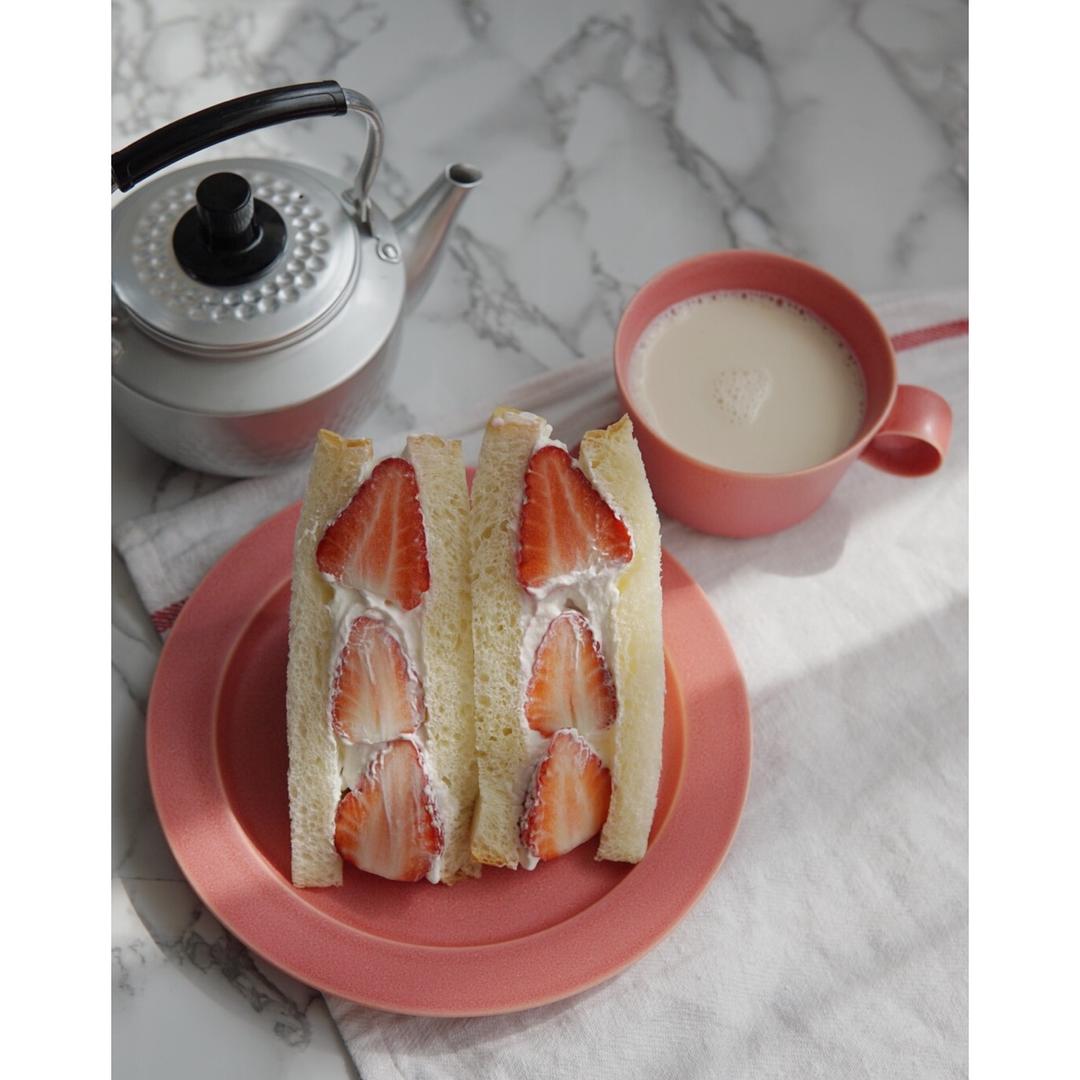 【视频】奶油草莓三明治