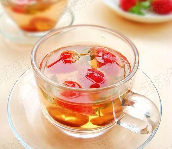 草莓山楂消脂茶的做法