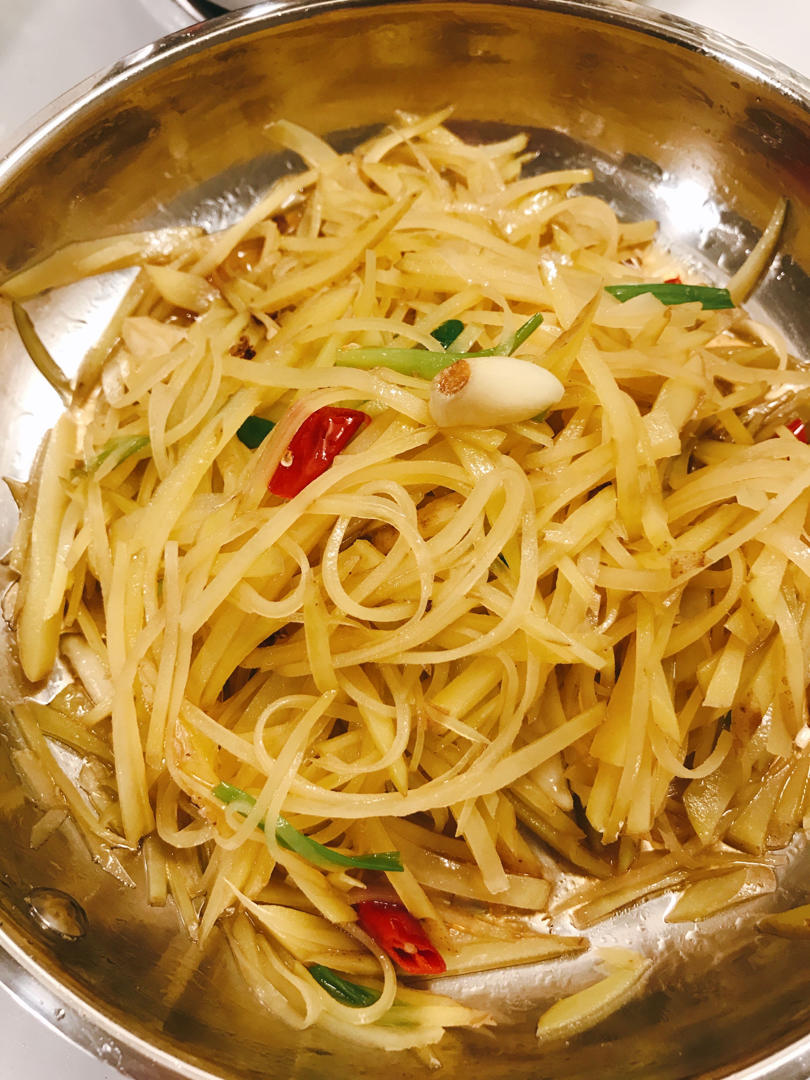 厨师长教你：“炝炒土豆丝”的家常做法，口感爽脆