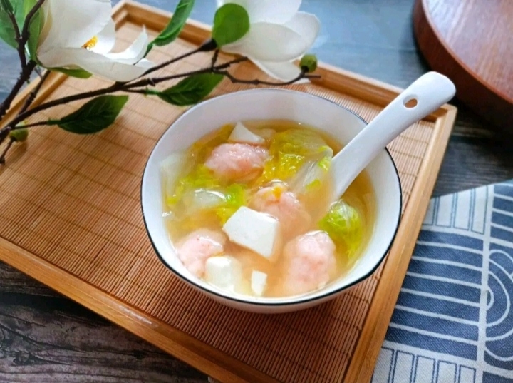 Q弹嫩滑的自制虾滑豆腐白菜汤