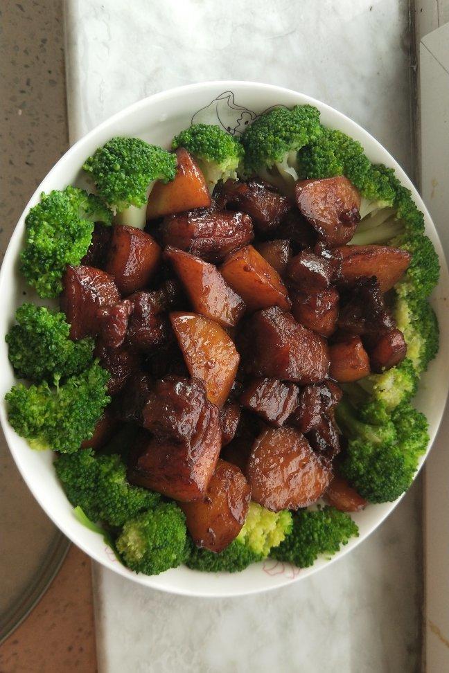 堂妈小厨——小土豆红烧肉