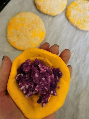 随意方便好吃の南瓜紫薯饼的做法 步骤3