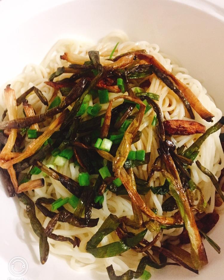 黄磊做给女儿的招牌葱油拌面