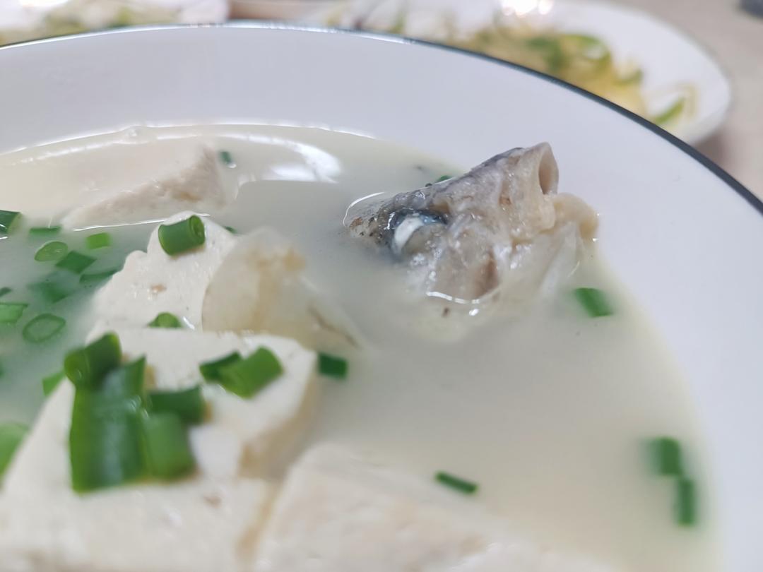 皮蛋鲫鱼豆腐汤