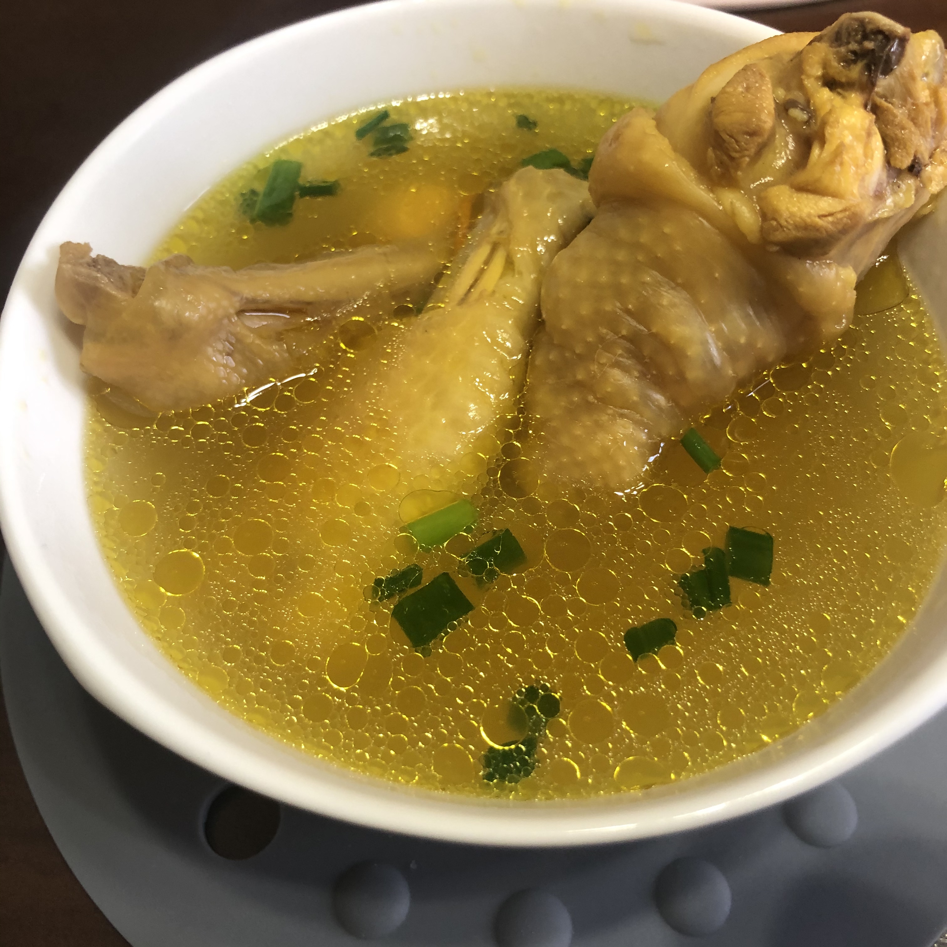 珐琅锅：黄油油的老母鸡汤的做法