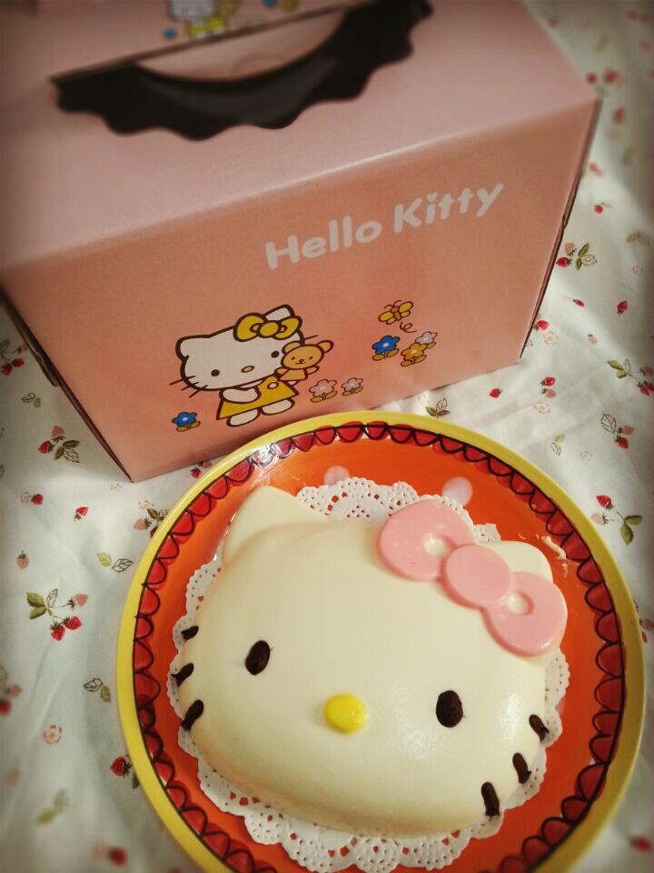 hello kitty 立体主题蛋糕——酸奶奶酪蛋糕