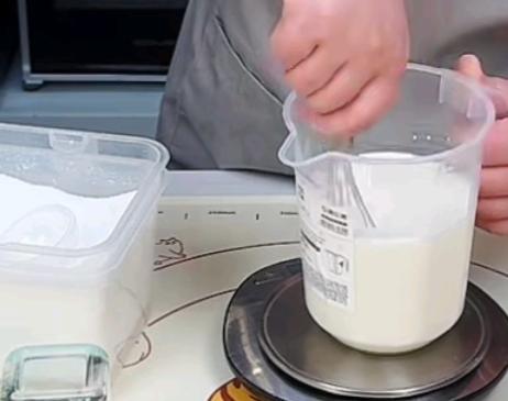 纯奶手撕吐司的做法 步骤1