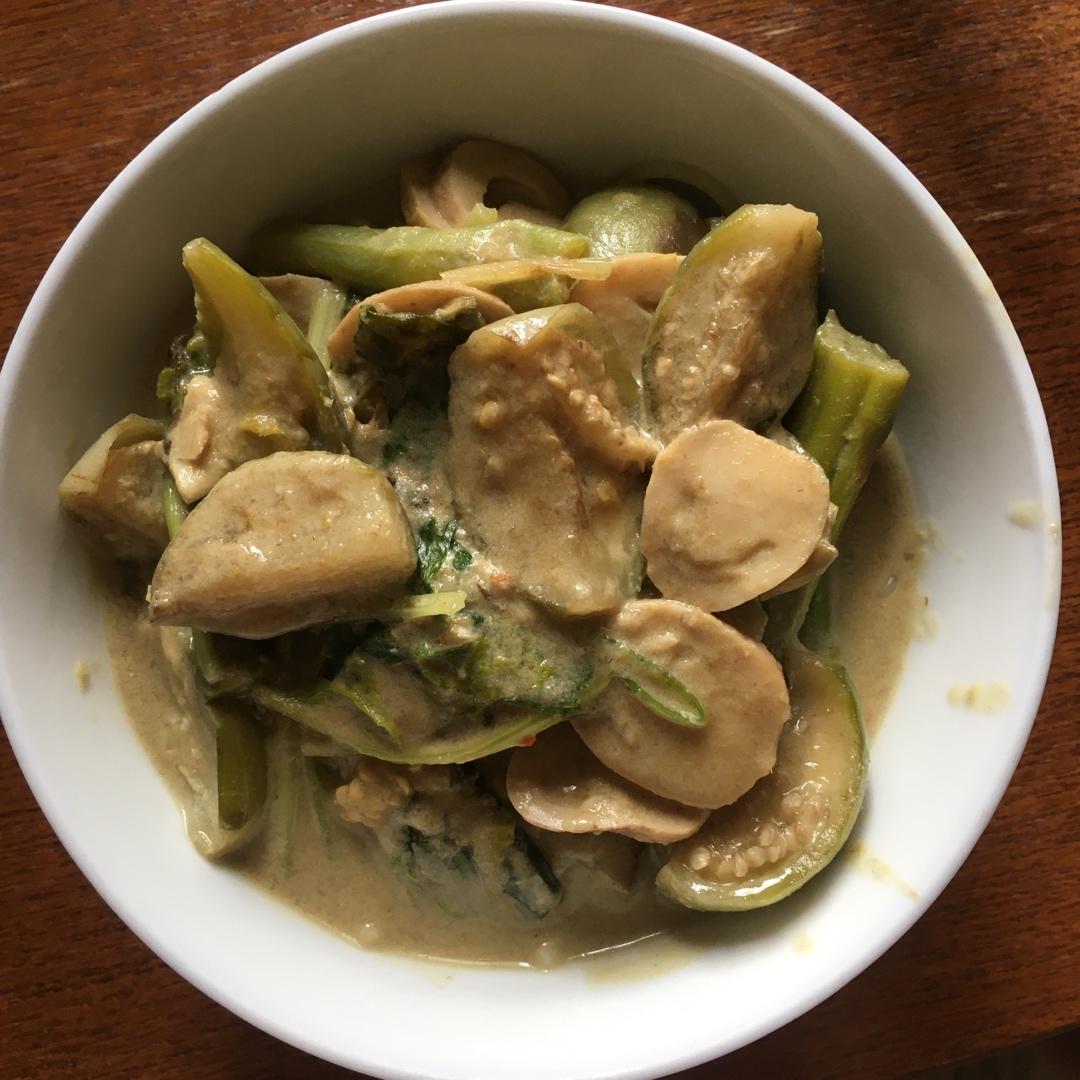 泰式绿咖喱鸡肉 Gaeng Keow Wann แกงเขียวหวานไก่