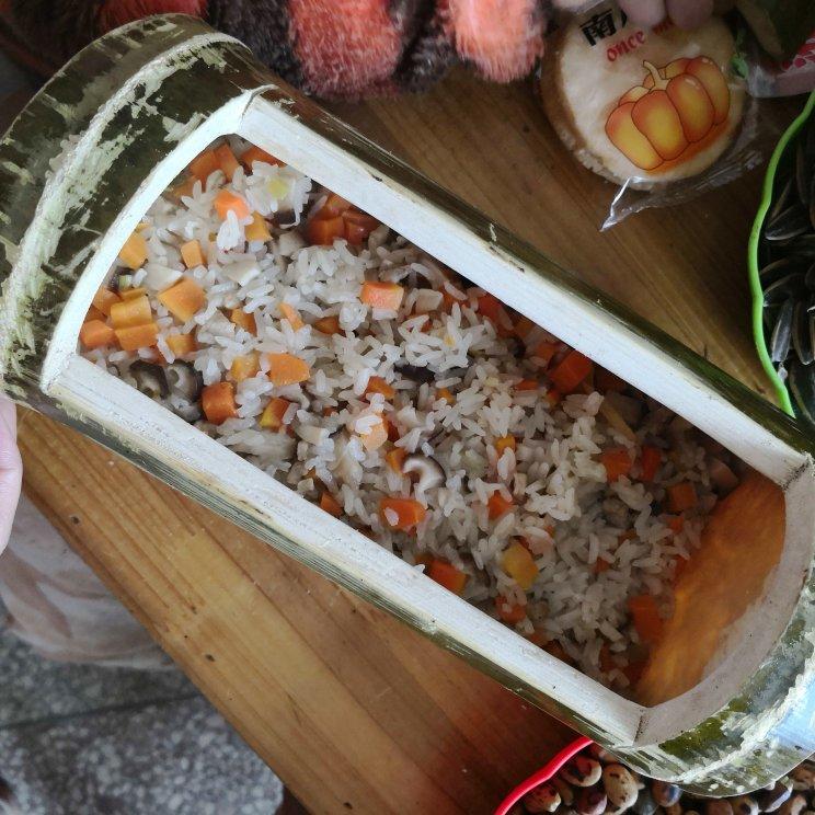 香菇腊肠竹筒饭