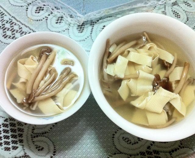 茶树菇豆腐皮汤