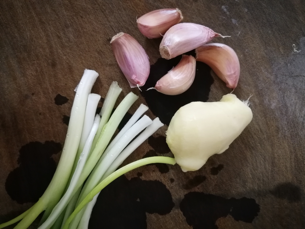 腐竹腩肉冬菇煲（下饭神器）的做法 步骤4