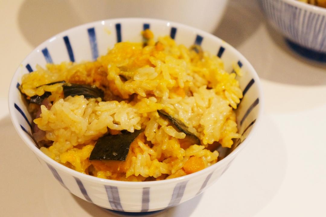 电饭煲版焖饭--香菇南瓜鸡肉饭